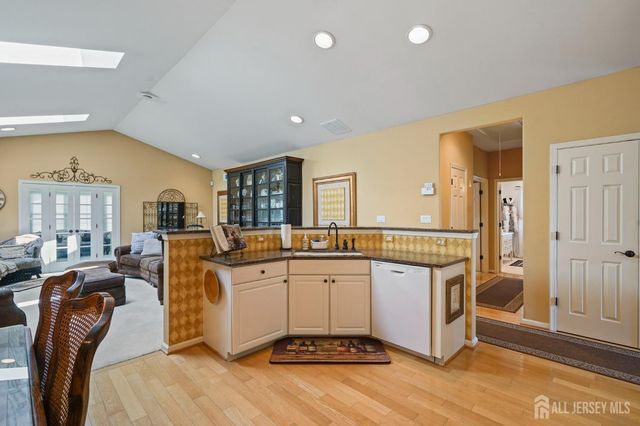 52 Vineyard Court, Monroe, NJ 08831