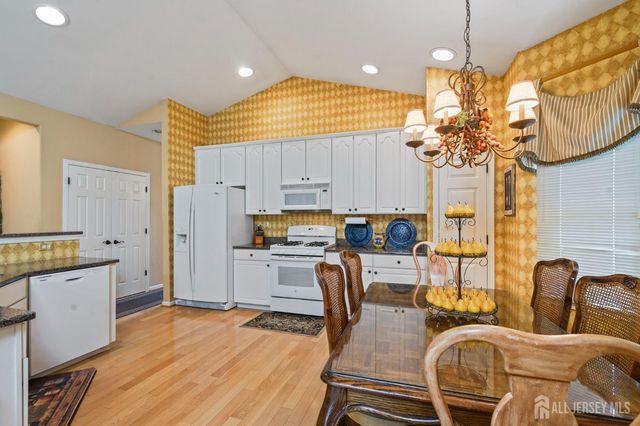 52 Vineyard Court, Monroe, NJ 08831
