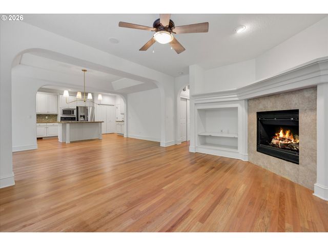13389 Sw SHAKESPEARE St, Portland, OR 97224