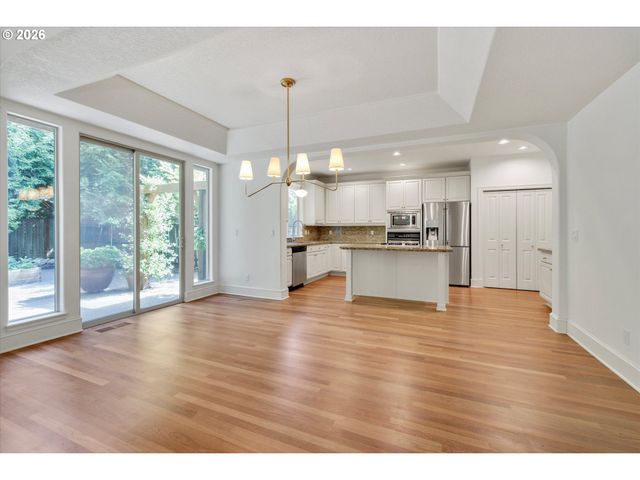 13389 Sw SHAKESPEARE St, Portland, OR 97224