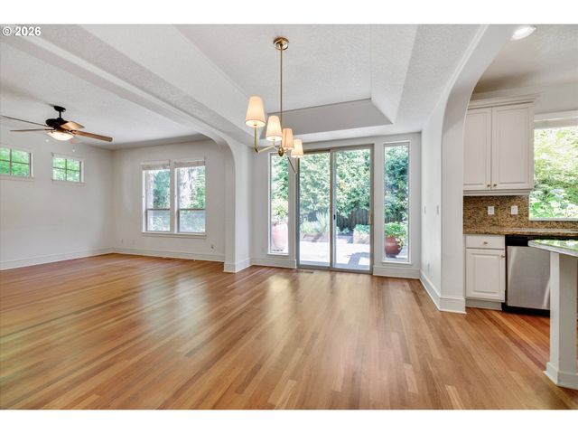 13389 Sw SHAKESPEARE St, Portland, OR 97224