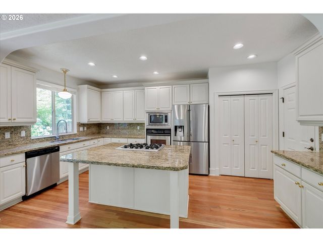 13389 Sw SHAKESPEARE St, Portland, OR 97224