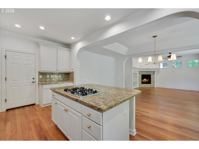 13389 Sw SHAKESPEARE St, Portland, OR 97224