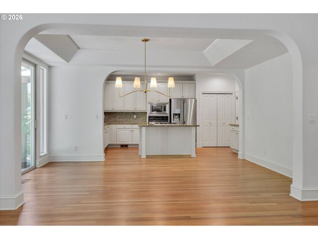 13389 Sw SHAKESPEARE St, Portland, OR 97224