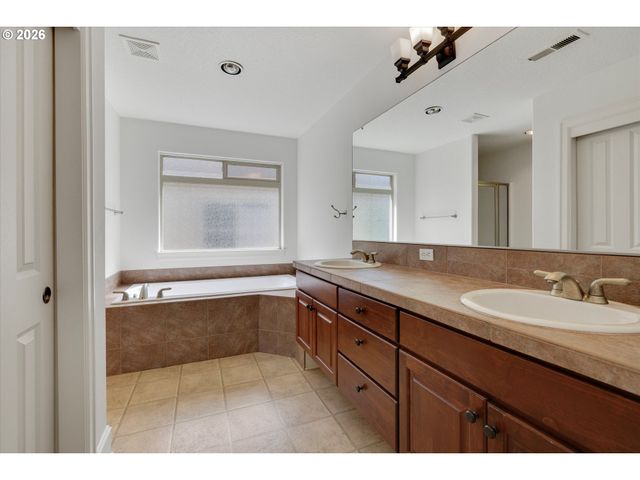 13389 Sw SHAKESPEARE St, Portland, OR 97224