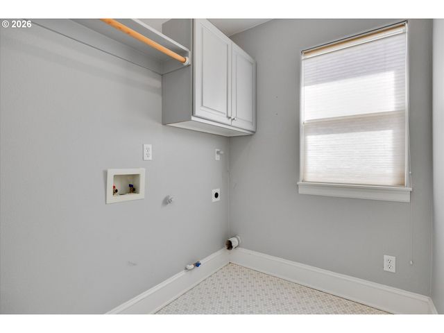 13389 Sw SHAKESPEARE St, Portland, OR 97224
