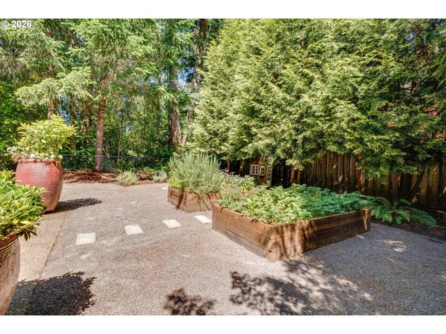 13389 Sw SHAKESPEARE St, Portland, OR 97224