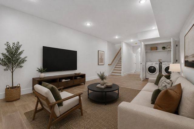 15 Clyde St D, Somerville, MA 02145