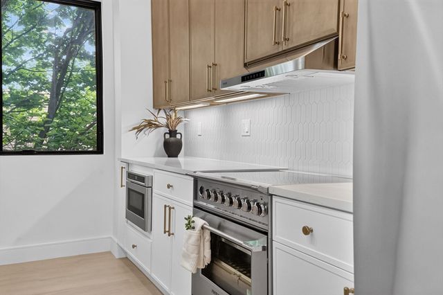 15 Clyde St D, Somerville, MA 02145