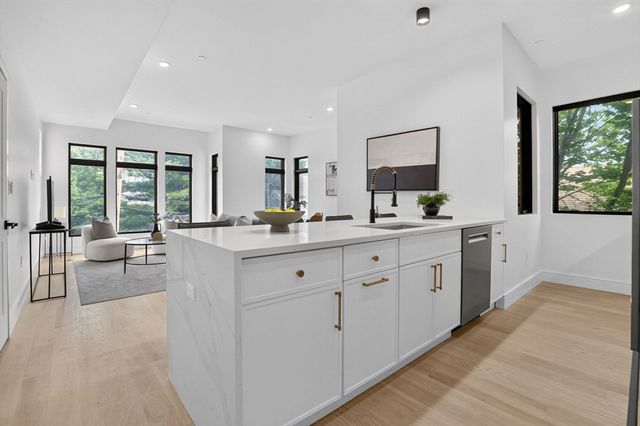 15 Clyde St D, Somerville, MA 02145