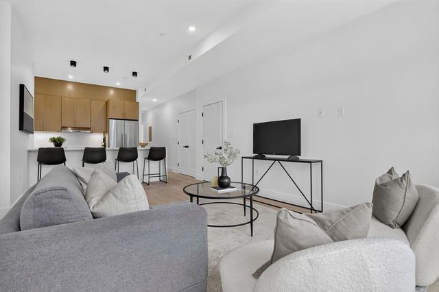 15 Clyde St D, Somerville, MA 02145