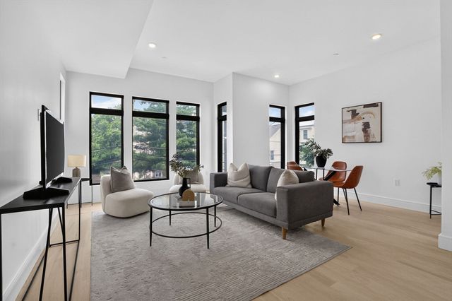 15 Clyde St D, Somerville, MA 02145