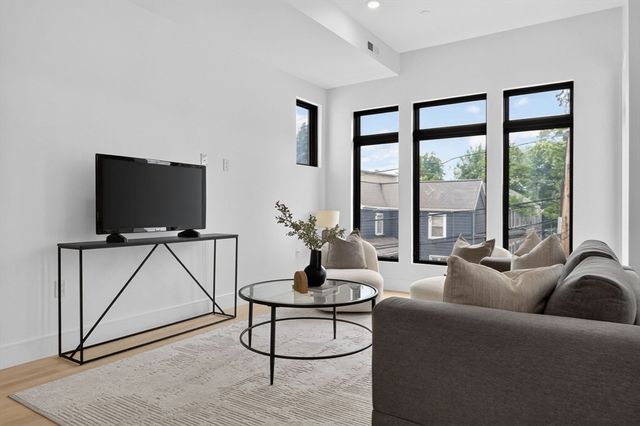 15 Clyde St D, Somerville, MA 02145