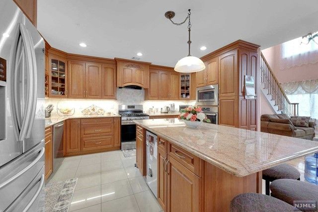 204 Farnham Avenue, Lodi, NJ 07644