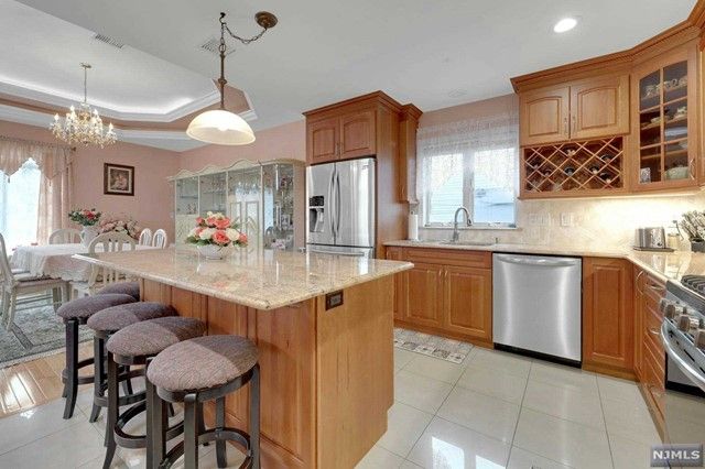 204 Farnham Avenue, Lodi, NJ 07644
