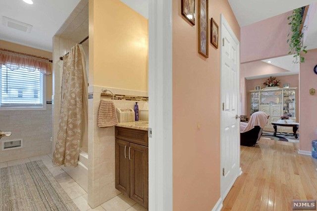204 Farnham Avenue, Lodi, NJ 07644