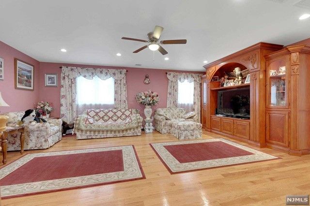 204 Farnham Avenue, Lodi, NJ 07644
