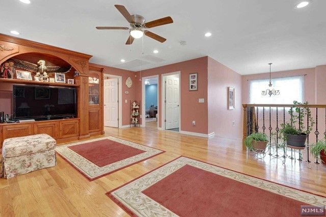 204 Farnham Avenue, Lodi, NJ 07644