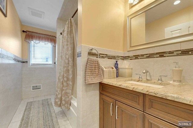 204 Farnham Avenue, Lodi, NJ 07644