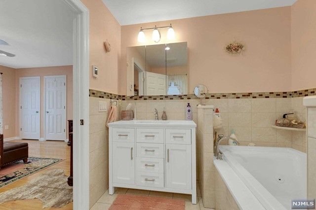 204 Farnham Avenue, Lodi, NJ 07644