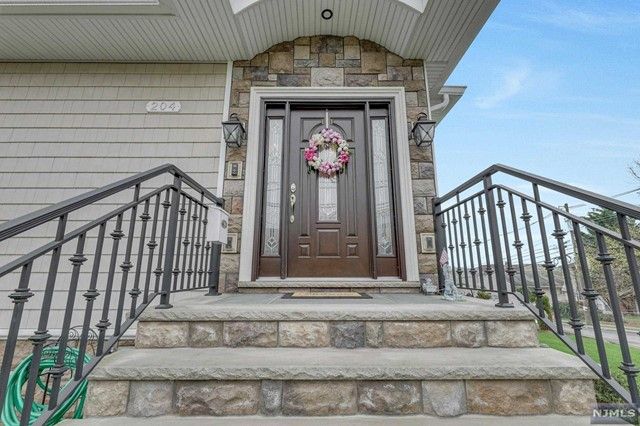 204 Farnham Avenue, Lodi, NJ 07644