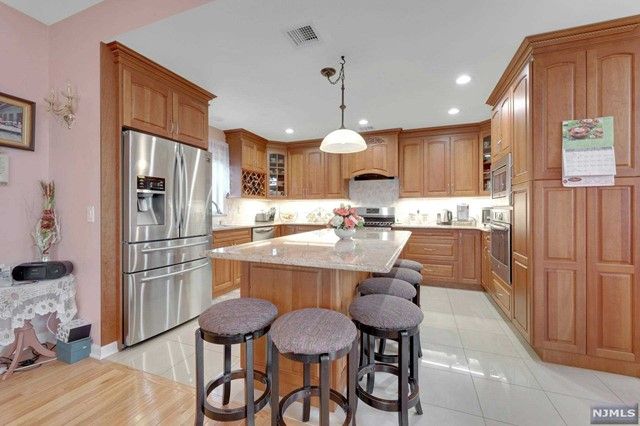 204 Farnham Avenue, Lodi, NJ 07644