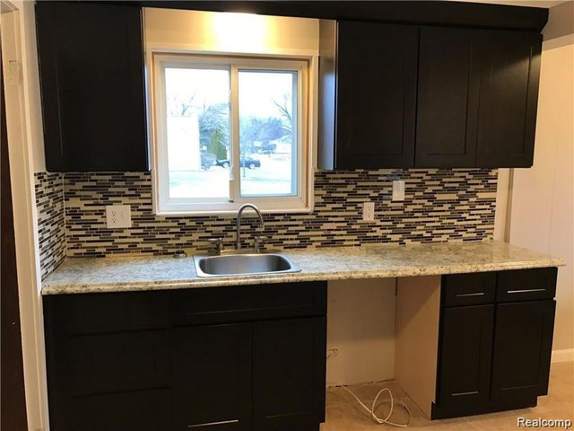 8404 Westminster Avenue, Warren, MI 48089