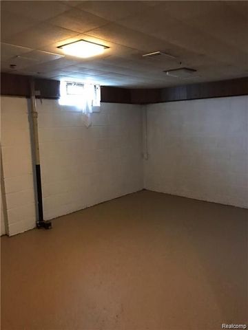 8404 Westminster Avenue, Warren, MI 48089