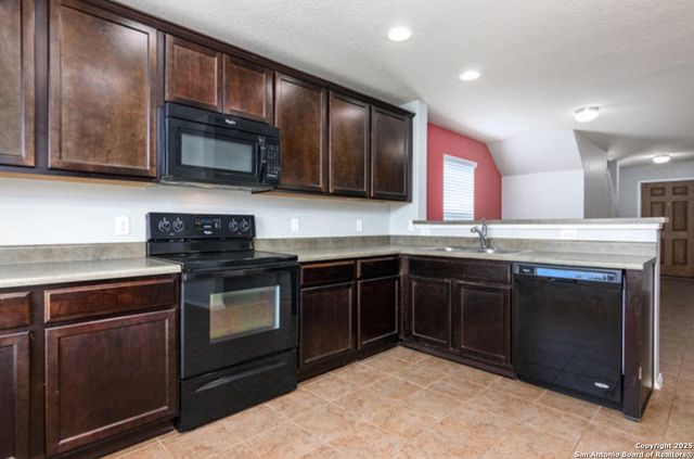 3710 Coyote Creek, Selma, TX 78154