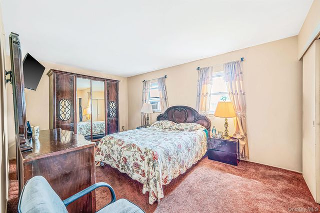 29 Sunshine Lane, Amityville, NY 11701