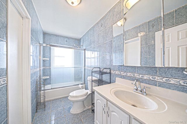29 Sunshine Lane, Amityville, NY 11701