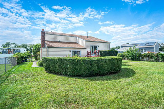 29 Sunshine Lane, Amityville, NY 11701