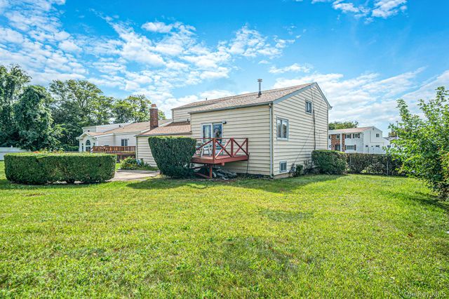 29 Sunshine Lane, Amityville, NY 11701