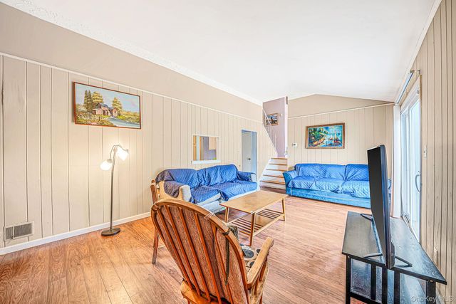 29 Sunshine Lane, Amityville, NY 11701
