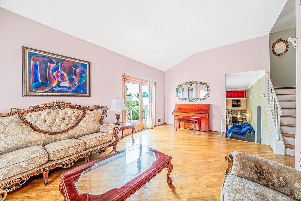 29 Sunshine Lane, Amityville, NY 11701 — photo 4