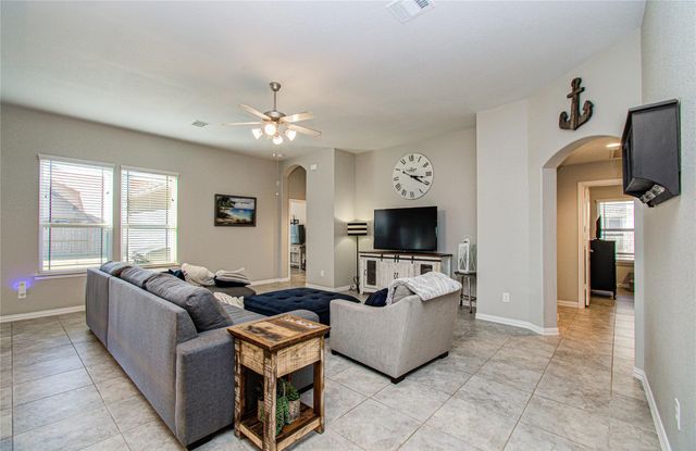 9519 White Landing, Mont Belvieu, TX 77523