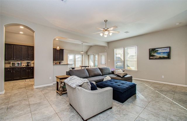 9519 White Landing, Mont Belvieu, TX 77523