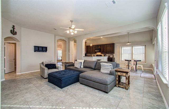 9519 White Landing, Mont Belvieu, TX 77523