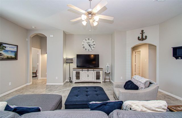 9519 White Landing, Mont Belvieu, TX 77523