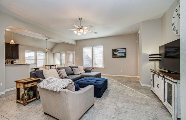 9519 White Landing, Mont Belvieu, TX 77523