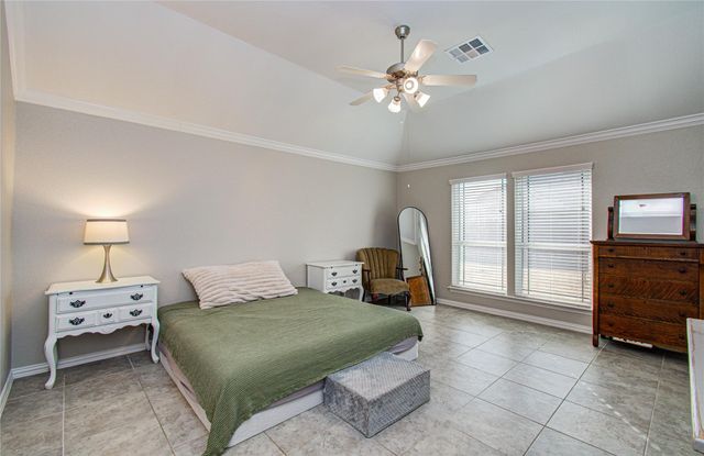 9519 White Landing, Mont Belvieu, TX 77523