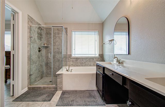 9519 White Landing, Mont Belvieu, TX 77523