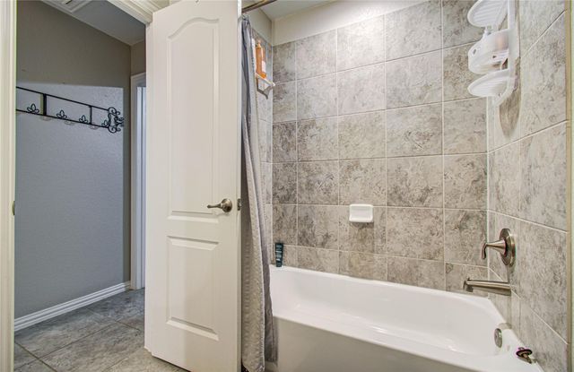 9519 White Landing, Mont Belvieu, TX 77523