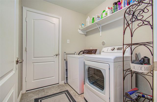 9519 White Landing, Mont Belvieu, TX 77523