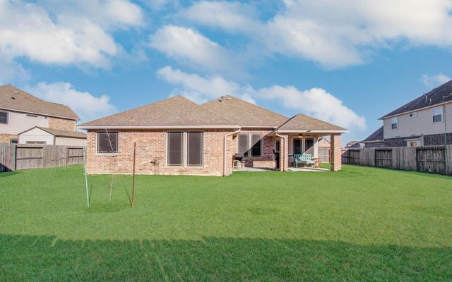 9519 White Landing, Mont Belvieu, TX 77523