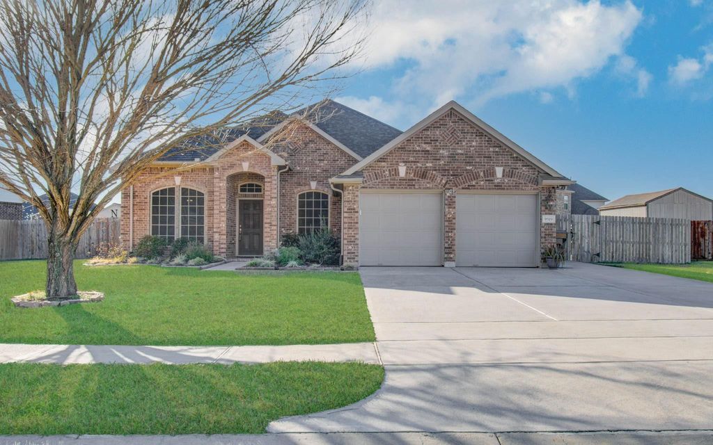 9519 White Landing, Mont Belvieu, TX 77523