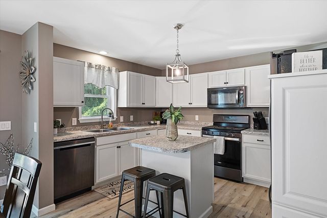 2 Hastings Ave, Millbury, MA 01527