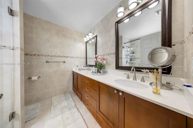 16236 SW 75th St, Miami, FL 33193