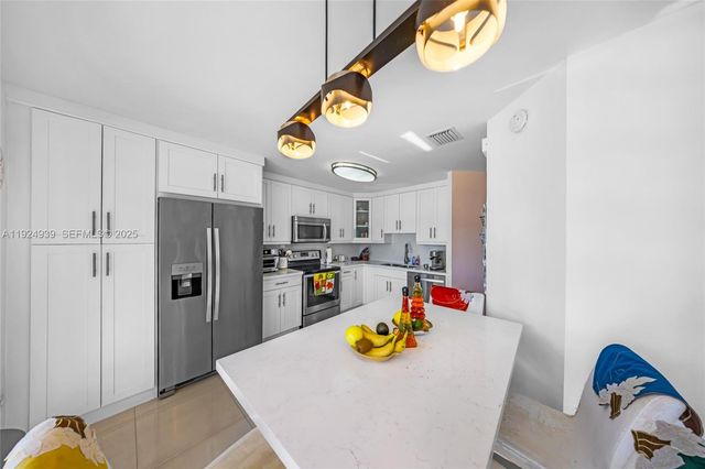 16236 SW 75th St, Miami, FL 33193