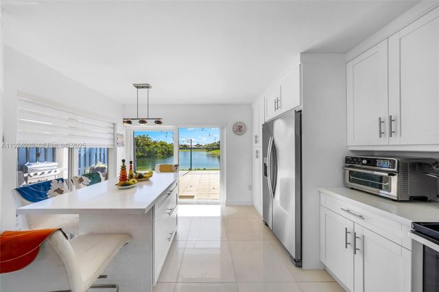 16236 SW 75th St, Miami, FL 33193